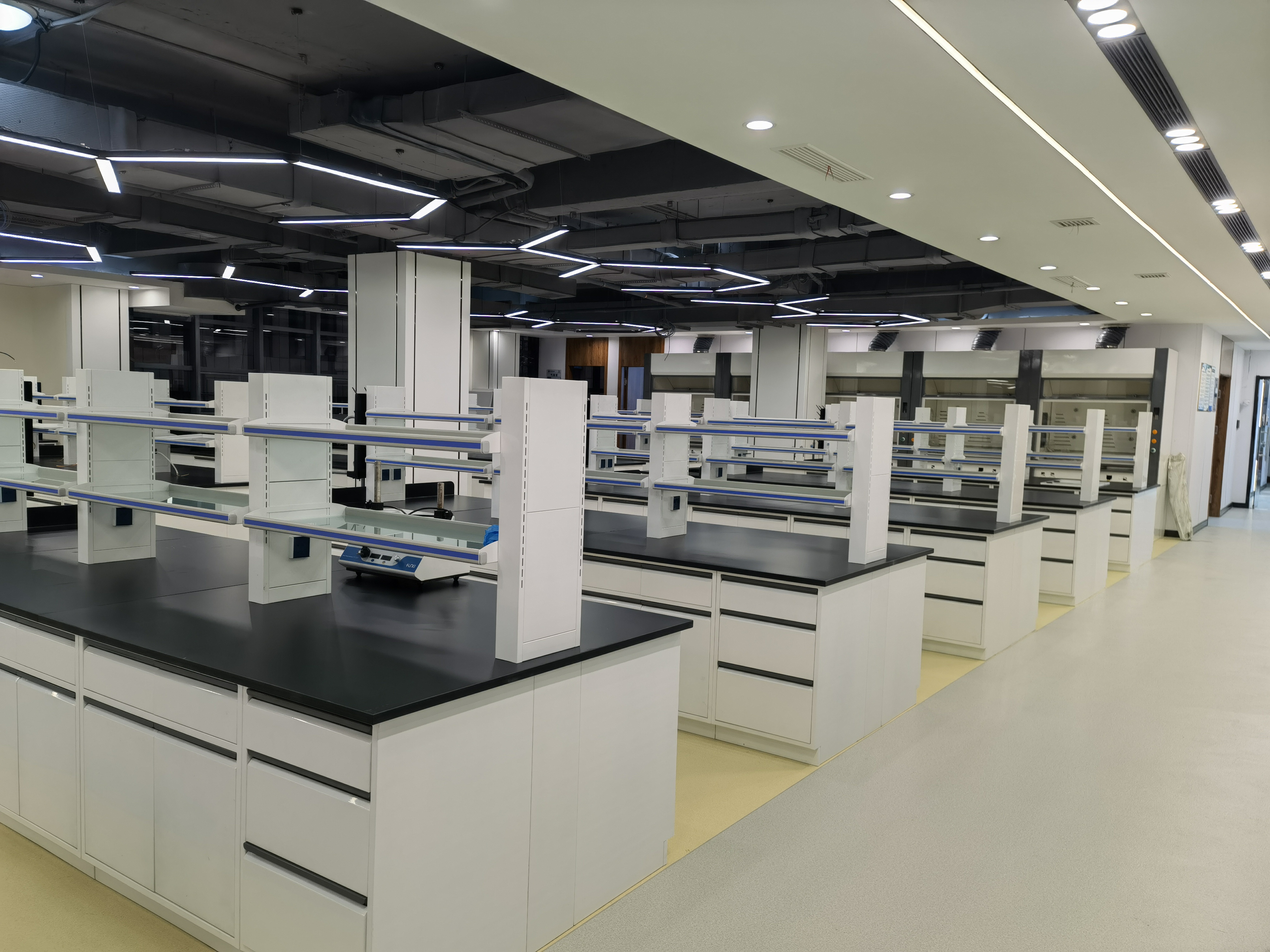 振動(dòng)實(shí)驗(yàn)臺(tái)的特點(diǎn)和使用方法