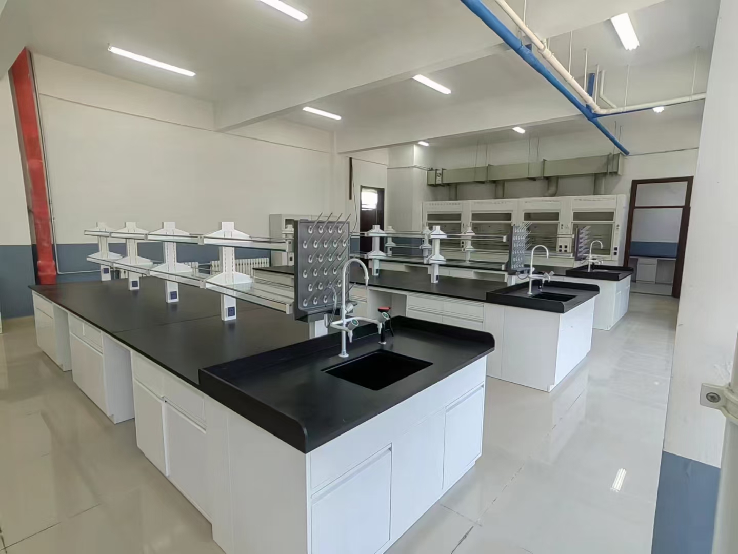 大連全鋼化驗室操作臺：廠家直供鑄就品質(zhì)，定制服務(wù)適配需求