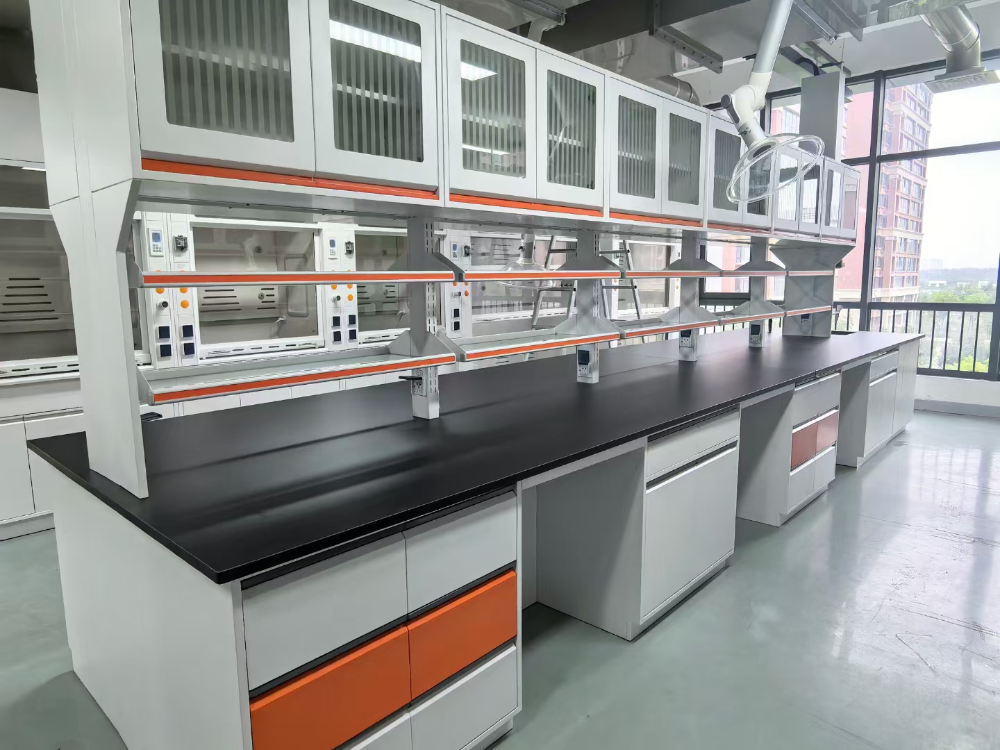 實(shí)驗(yàn)臺(tái)